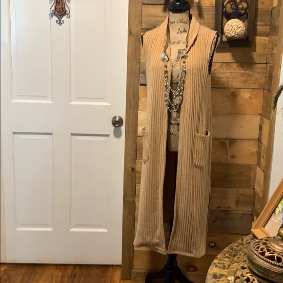 Sweaters - Beautiful cardigan size S,,, come withthe necklace